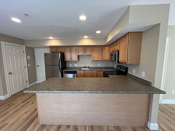 3rd image of 12 Dame St #3