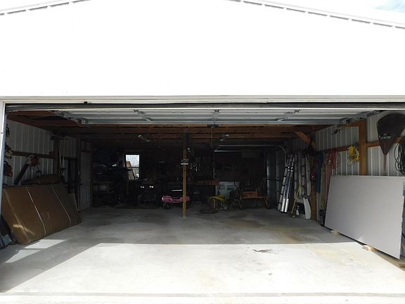 4th image of 1706 E Lewellen Rd