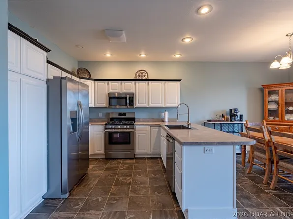 27 Westminster Pl, Sunrise Beach, MO 65079