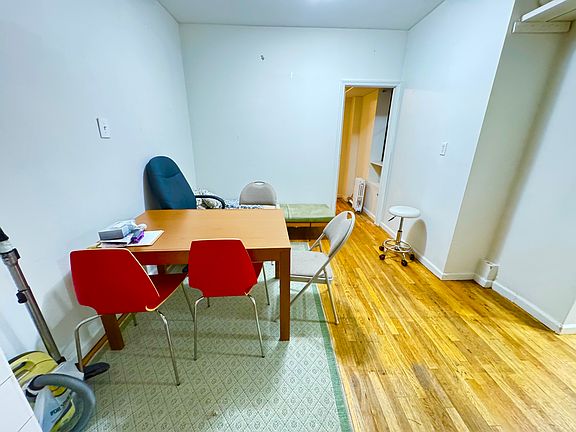2nd image of 137 Allen St #2AA