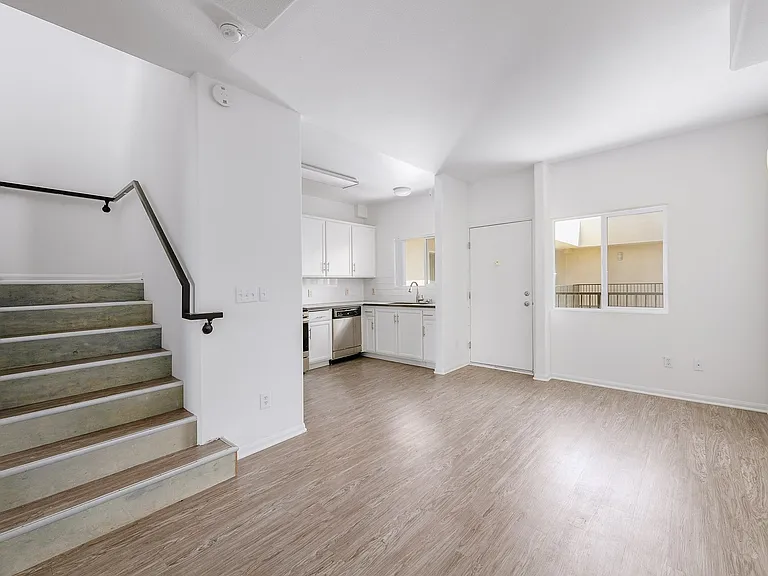 251 Robinson St — Photo 53