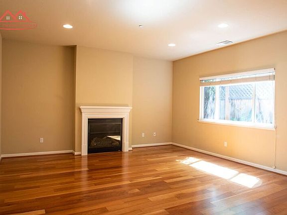4th image of 826 Cherry Orchard Pl