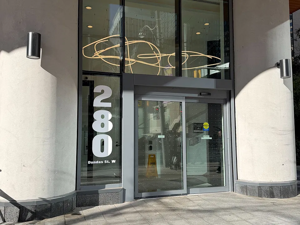 280 Dundas St W #1802