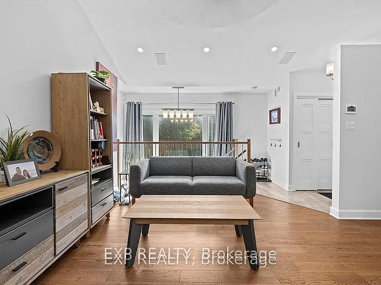 18 Ivylea St #B — Photo 5