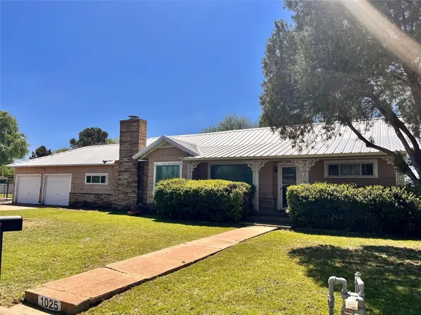 1025 W Wheeler St, Breckenridge, TX 76424