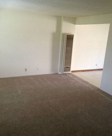 4th image of 3180 Fernside Sq