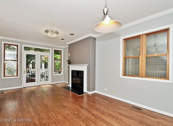 2nd image of 1316 W Melrose St #1