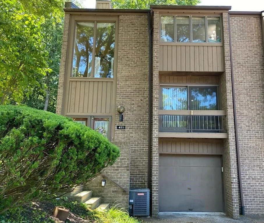 411 Hemlock Ct photo 1