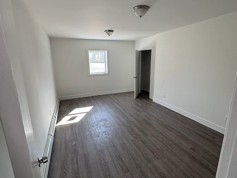 363 Windsor Rd #4 — Photo 9