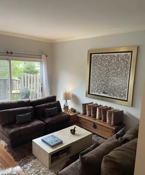 124 Hempstead Ct — Photo 6