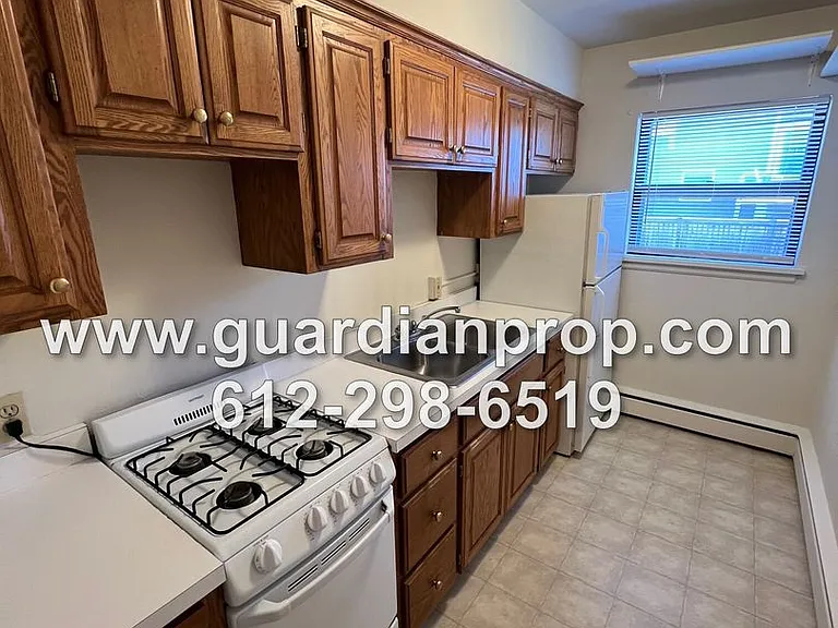 903 *CXL 7/31/26* St. Clair Ave — Photo 3
