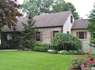 16 Long St, Dix Hills, NY 11746