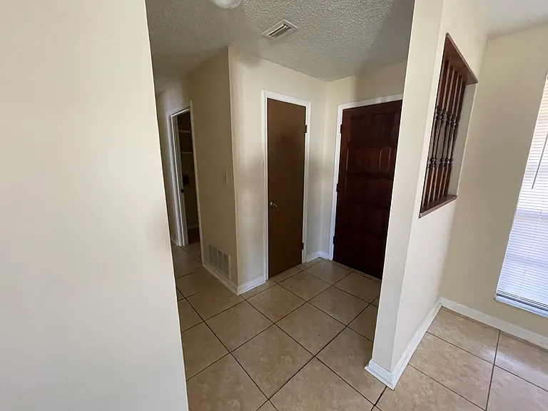 2679 Aberdeen Ct — Photo 11