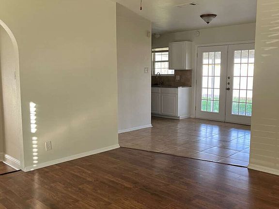 2nd image of 5831 WOODHOLLOW
