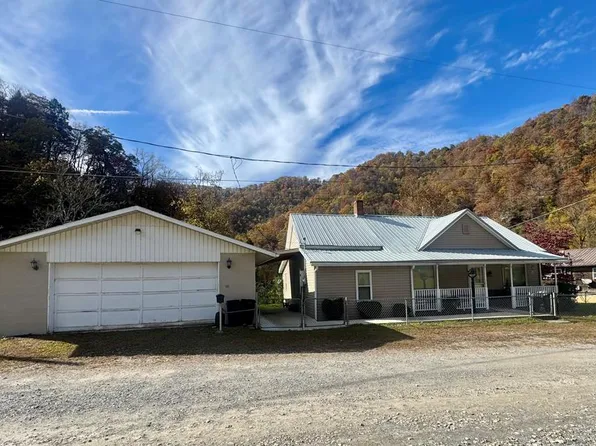102 Rich Ln, Whitesville, WV 25209