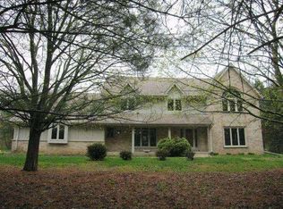 2320 Nagawicka Rd, Hartland, WI 53029