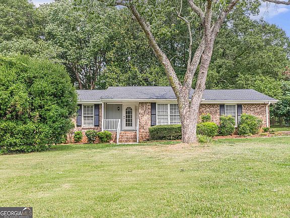 2nd image of 2521 Country Club Dr