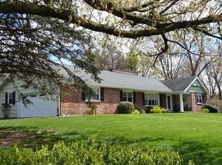 19 Brentwood Dr, Penfield, NY 14526