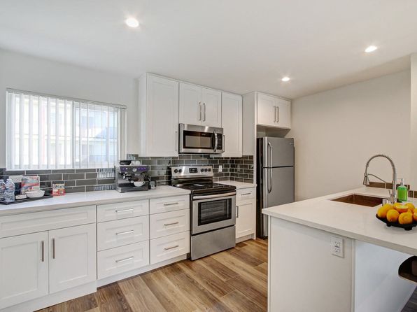 15225 Victory Blvd APT 32