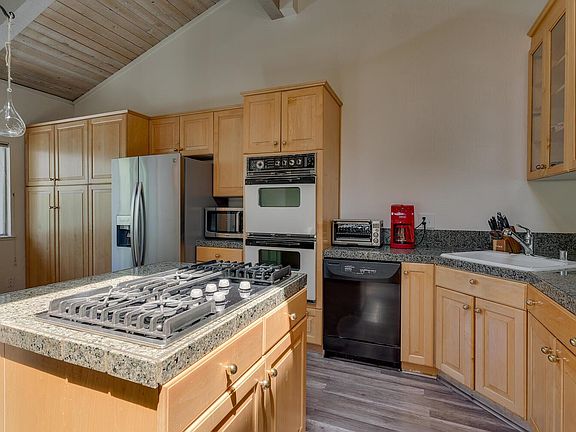 4th image of 3200 N Lake Blvd #15