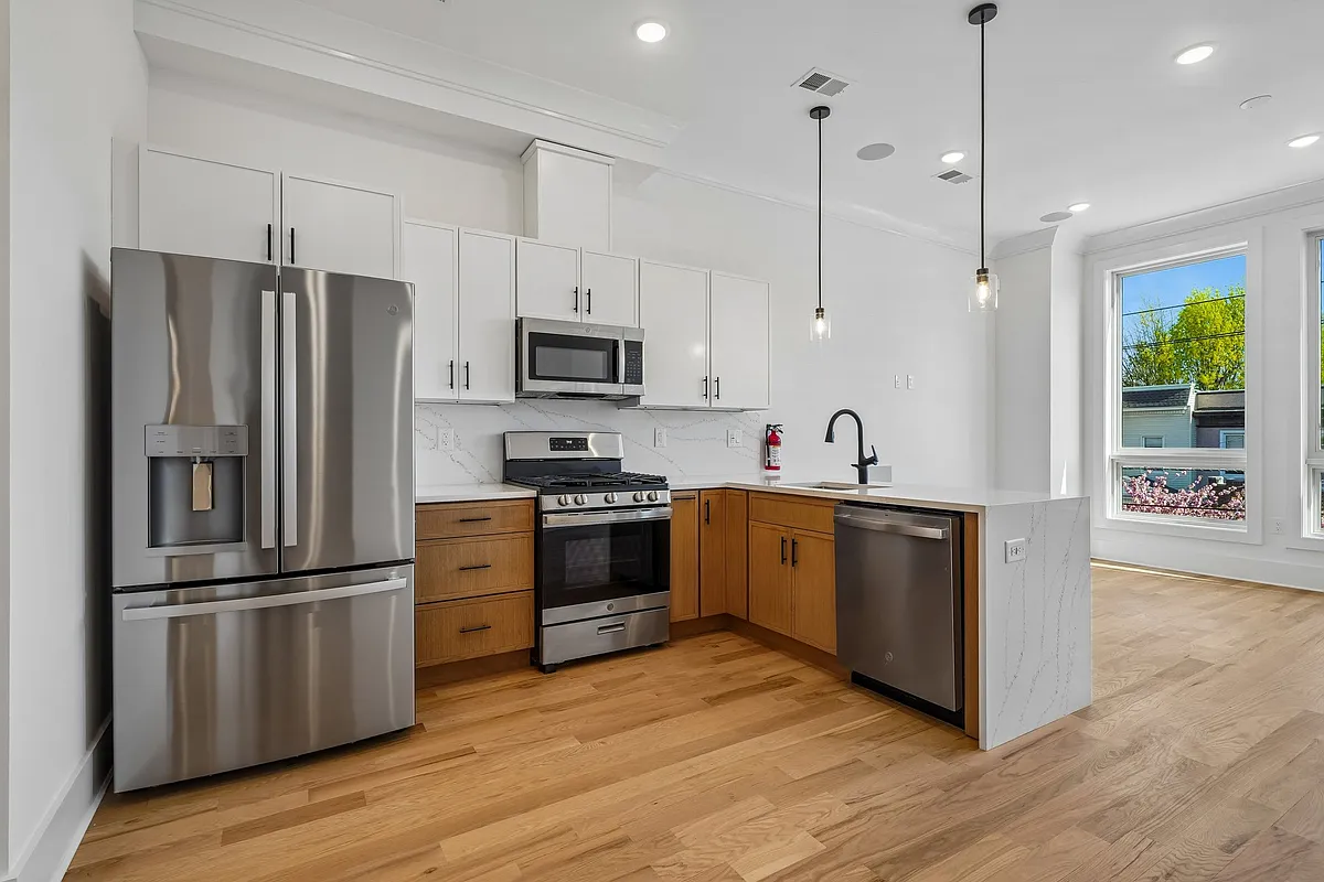 Building Photo - 169 Bowers St #2