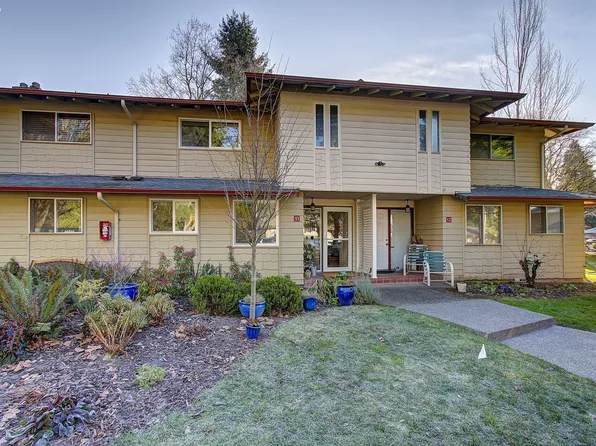 13600 NE 18th St APT 11, Vancouver, WA 98684