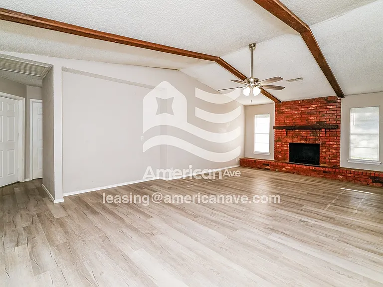 1610465_006_living_room_5.jpg
