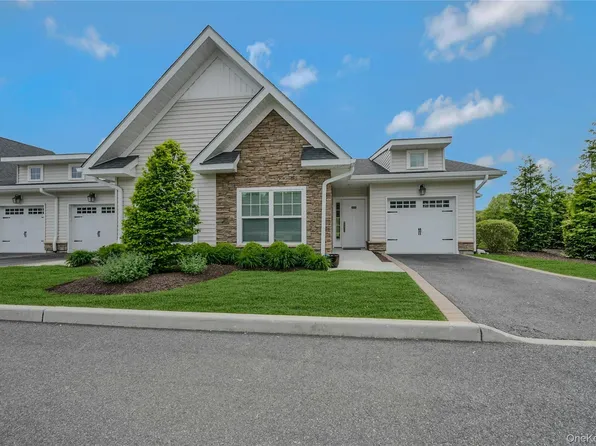 2300 Fox Hill Drive #1101, Baiting Hollow, NY 11933