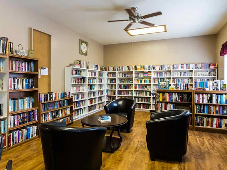Royal Estates — Photo 7
