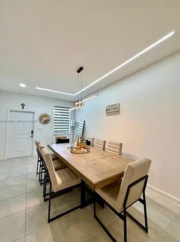 3 bed, 2.5 bath, $3,650 — Photo 2