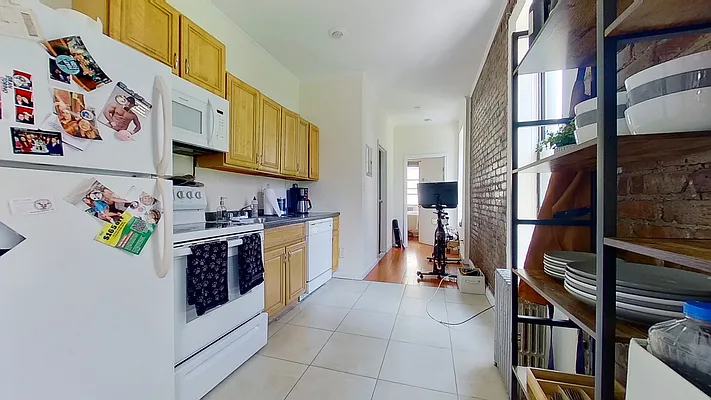 Rented by TOUR LLC | media 16