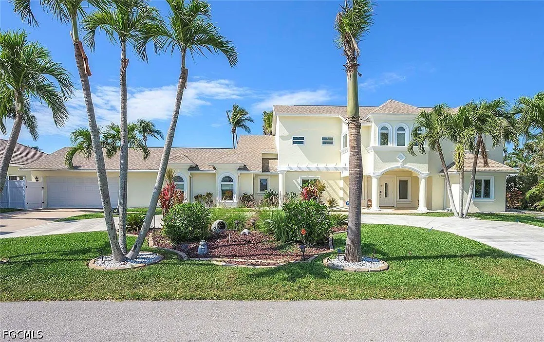 5 bed, 5.0 bath, 4394 sqft, $6,000 — Photo 1