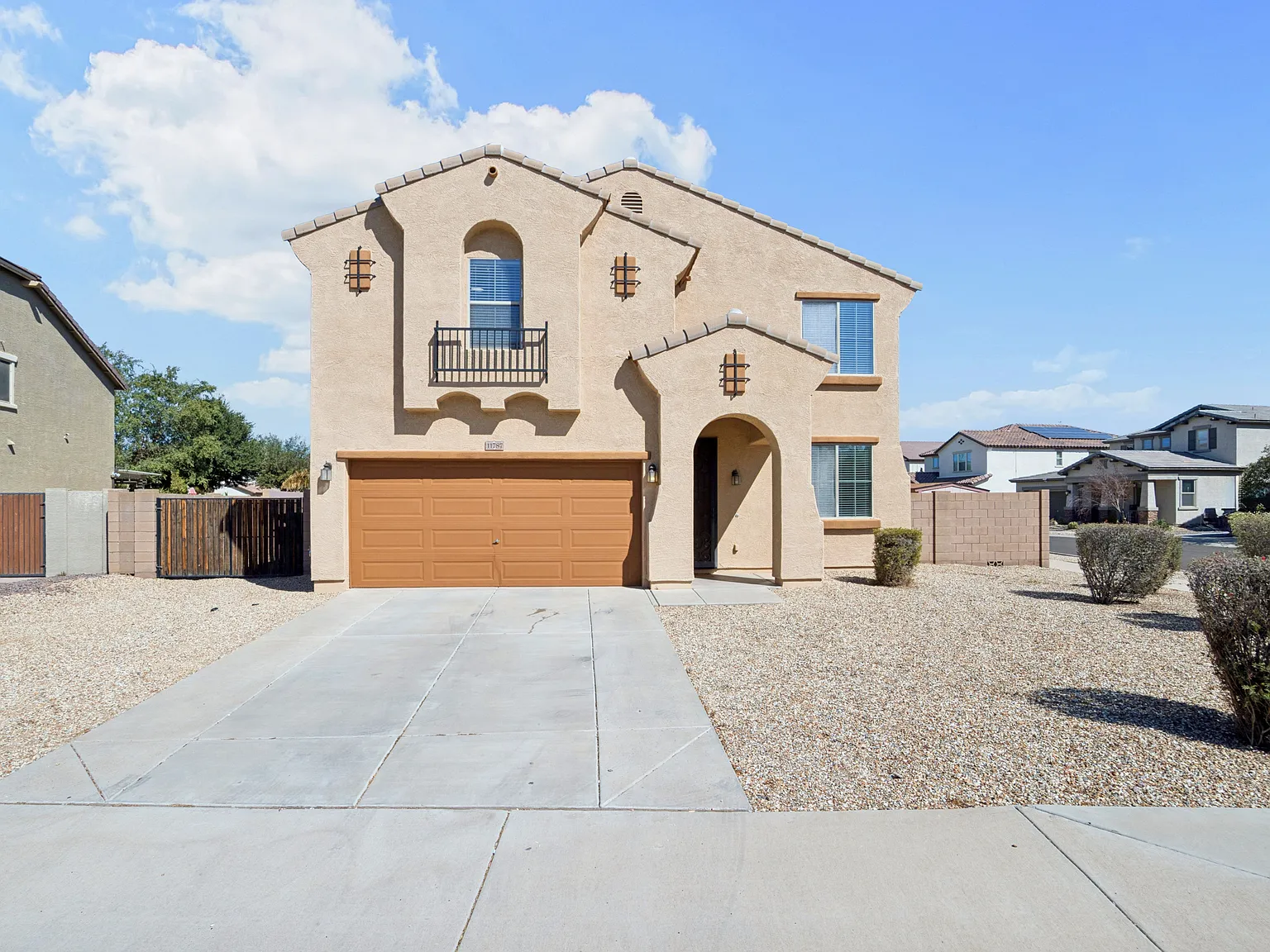 3 bed, 2.5 bath, 2466 sqft, $2,150 — Photo 3