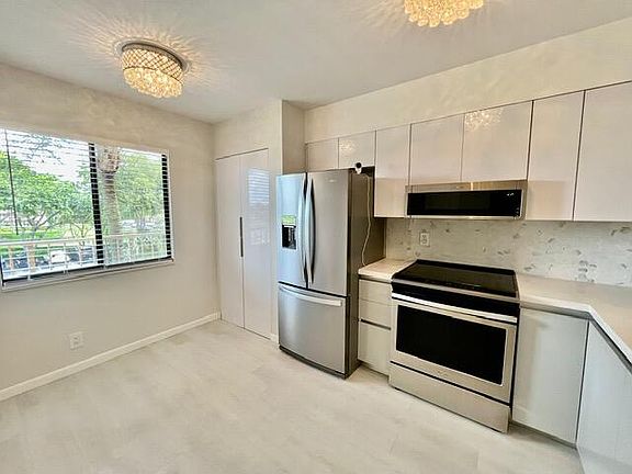 3rd image of 6866 Huntington Ln APT 306