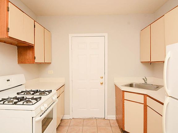 2nd image of 5746 N Winthrop Ave #402