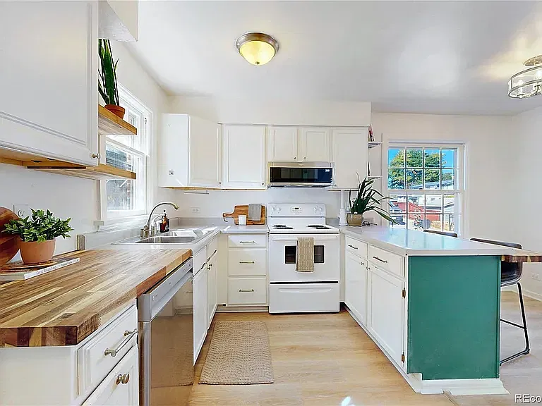 2 bed, 853 sqft, $2,250 — Photo 2