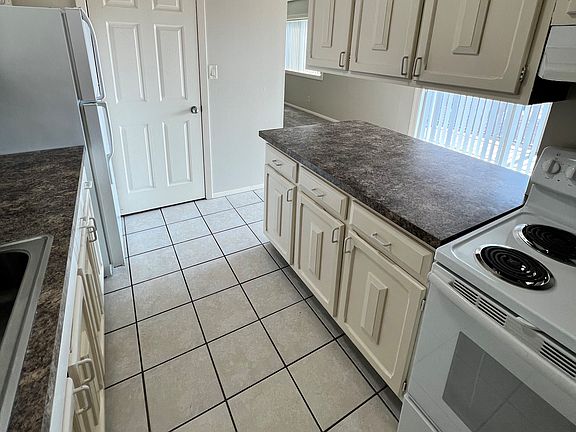 4th image of 4400 S 27th St #D06