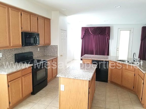 3rd image of 15086 Strawberry Ln