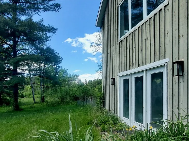 15 Etna Rd — Photo 16