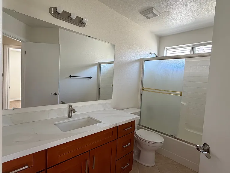 2336 Woodhill Dr — Photo 12