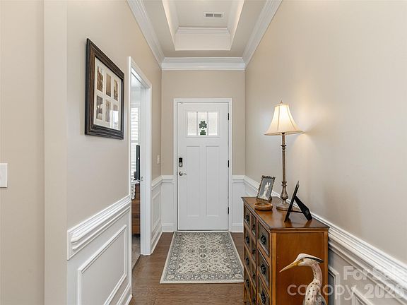 3rd image of 748 Summerfield Pl