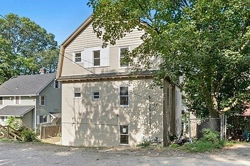 3rd image of 139 Lincoln St