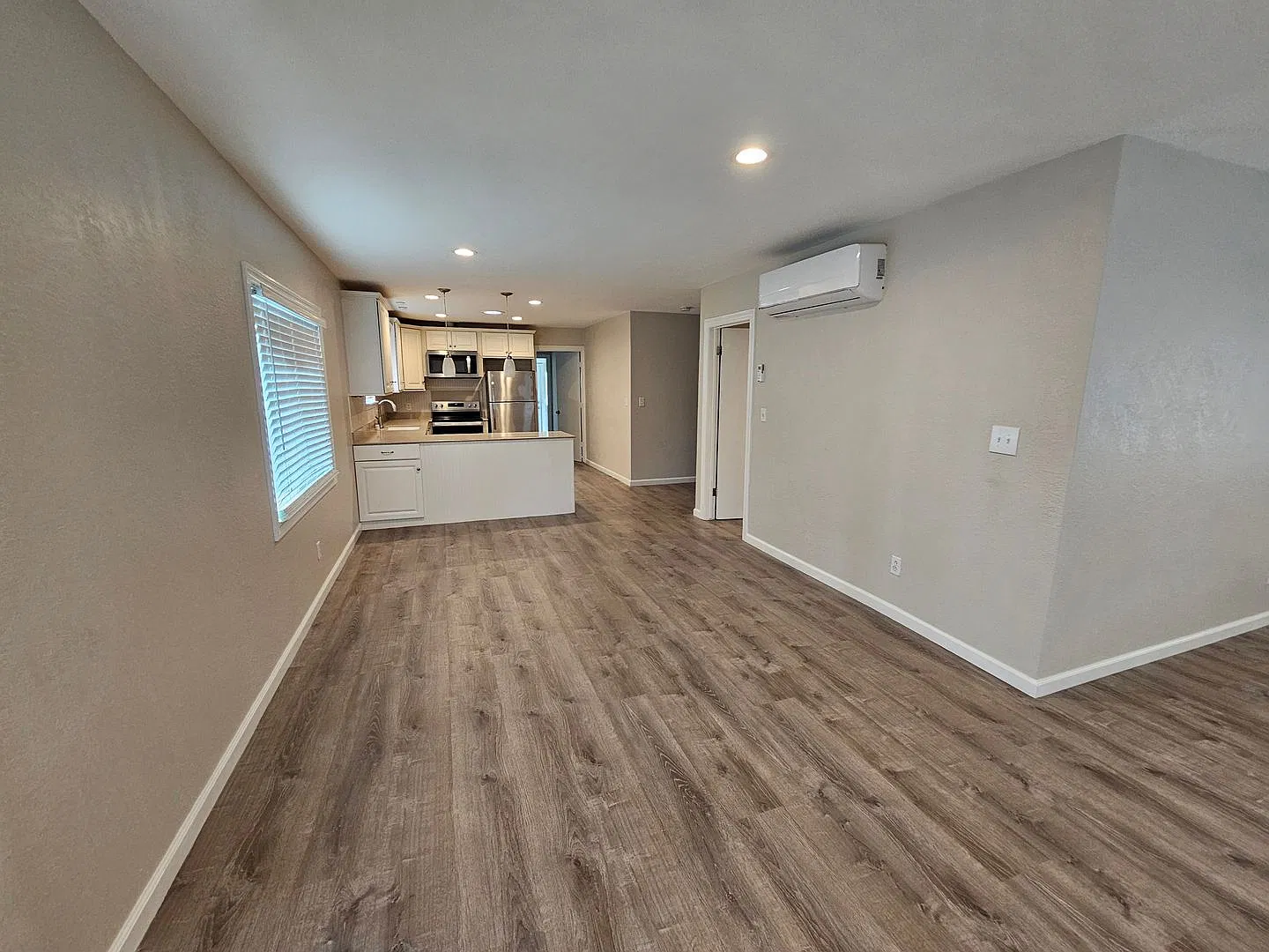 Cute 2 bed 1 bath home in town — Photo 3