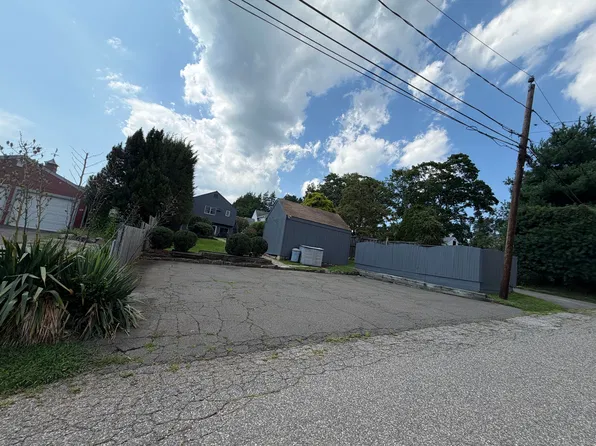 57 W Parish Rd, Westport, CT 06880