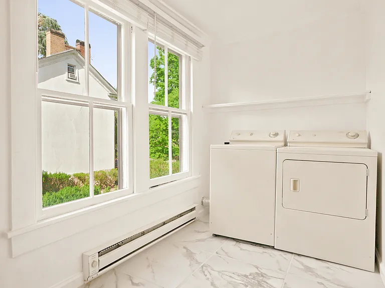 209 N Washington St — Photo 12