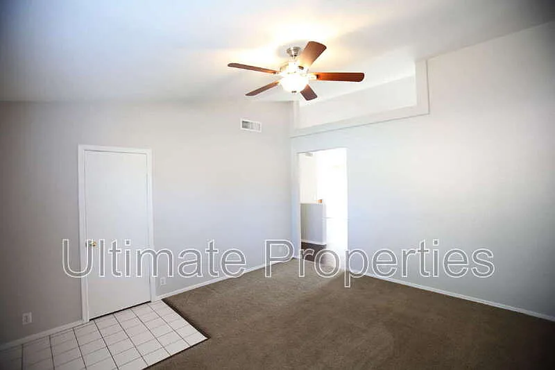 3 bed, 2.0 bath, 1731 sqft, $1,895 — Photo 2