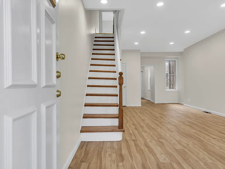 241 N Ruby St — Photo 10