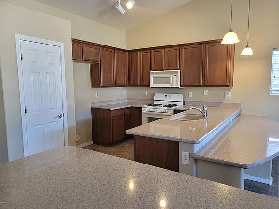 3rd image of 43334 W McCord Dr
