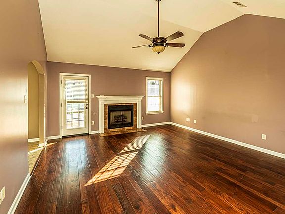 3rd image of 400 Haley Ln