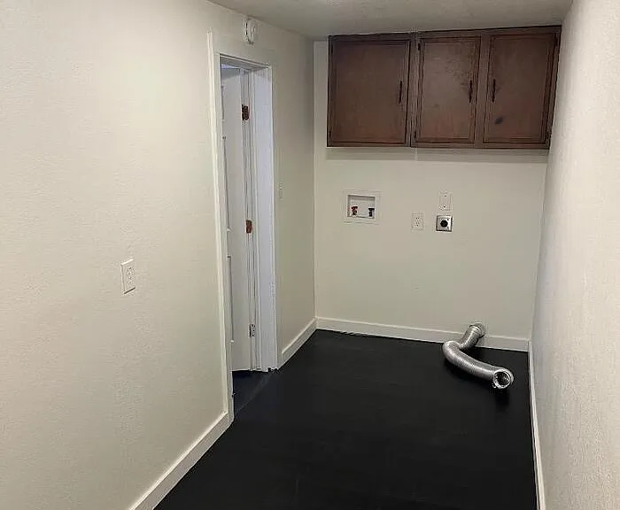 1515 W Woodard St — Photo 20